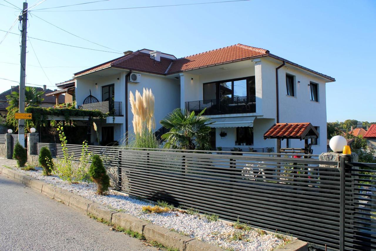 Belov Rooms And Apartments Demir Kapija Exterior photo